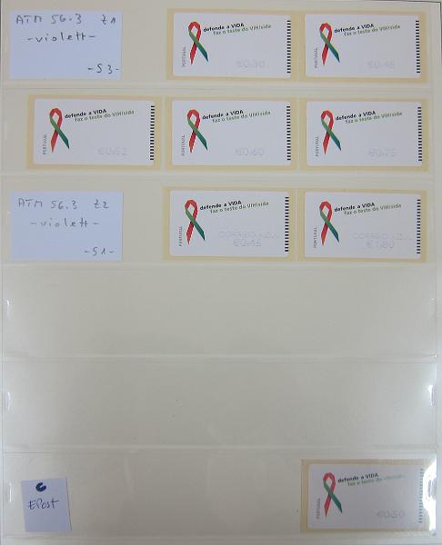 0265 (203).jpg -     Lote:    265      Colecção Especializada - Etiquetas      Lotes Especiais       Descrição:      1981/2010 &mdash; Etiquetas.   Coleção composta por 12 álbuns com etiquetas desde percursoras e Framas até 2010, com provas, erros, FDC's, etiquetas novas e usadas, sobrescritos circulados, variedades de impressão e papéis. Importante estudo. Lote a ver.        Lote ETQ       Valor Base:     &euro; 3000,00     Valor Venda:     &euro;      